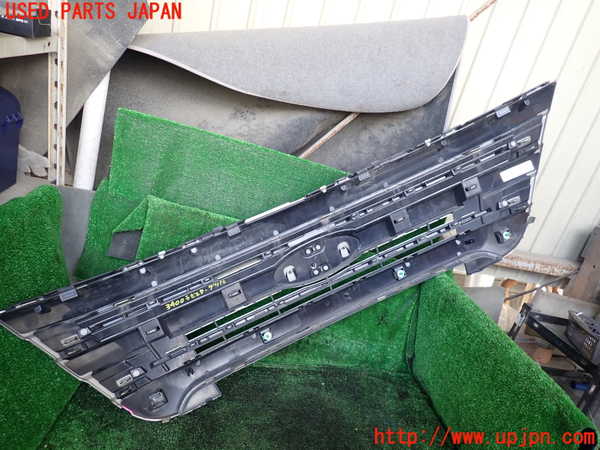 1UPJ-9234001050]エクスプローラー(1FMHK9)ラジエターグリル 中古_3