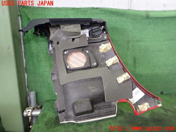 2UPJ-9234017675]レクサス・SC430(UZZ40)右リアピラートリム 中古_3