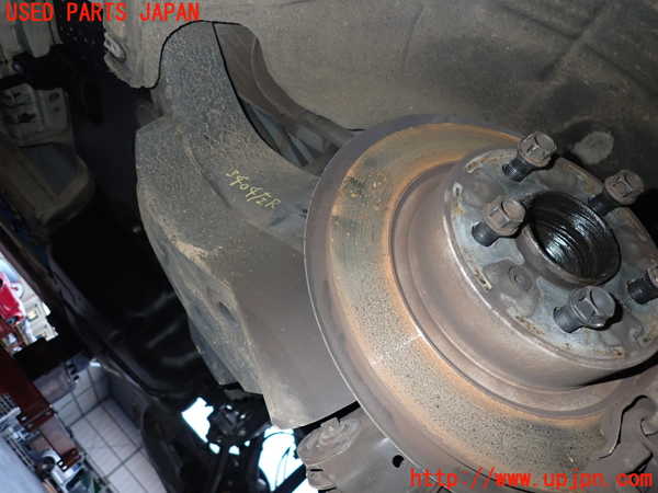 2UPJ-9234044305]BMW 218d アクティブツアラー(2C20)(F45)左リアナックルハブ 中古_2