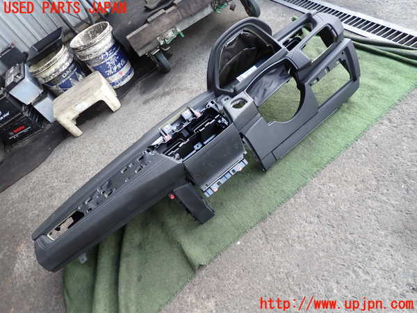 2UPJ-9234047505]BMW 218d アクティブツアラー(2C20)(F45)ダッシュボード 中古_3