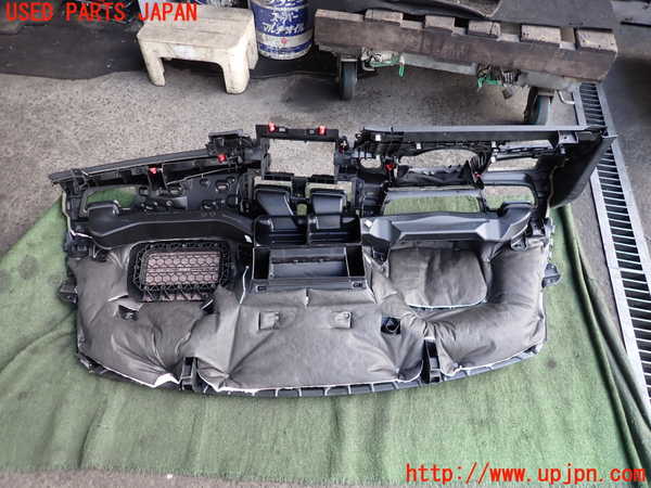 2UPJ-9234047505]BMW 218d アクティブツアラー(2C20)(F45)ダッシュボード 中古_4