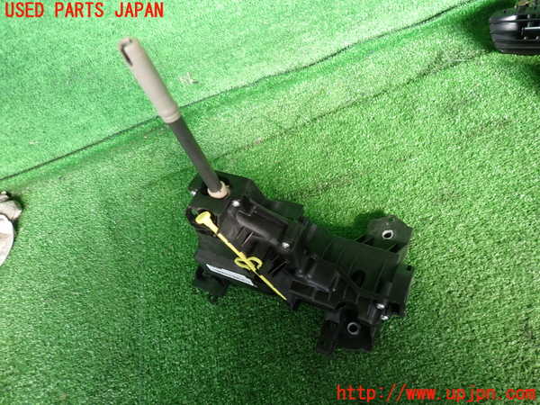 2UPJ-9234047555]BMW 218d アクティブツアラー(2C20)(F45)ATシフトレバー 中古_2