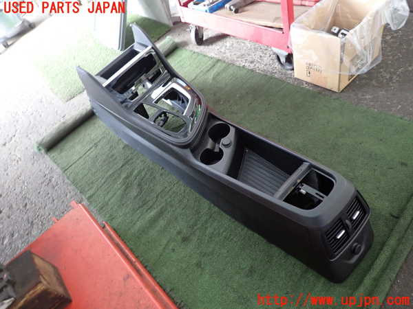 2UPJ-9234047540]BMW 218d アクティブツアラー(2C20)(F45)センターコンソール 中古_2