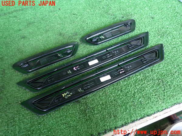 2UPJ-9234047740]BMW 218d アクティブツアラー(2C20)(F45)スカッフプレート 中古_4