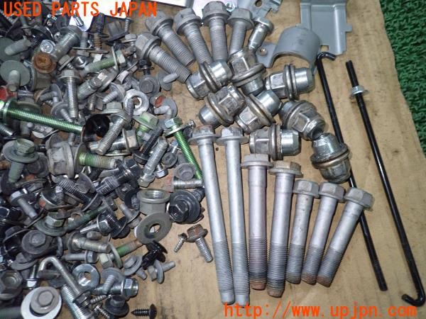 3UPJ=9234050720]スカイライン 200GT-t タイプP(ZV37)ネジ・ナット・ステー類 セット ジャンク_4