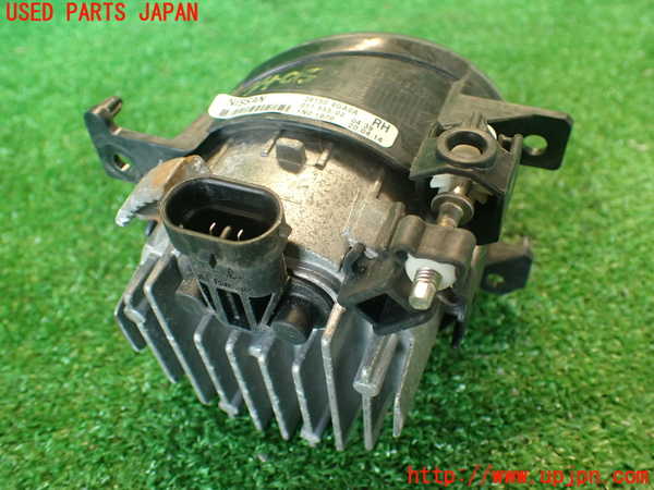 2UPJ-9234051180]スカイライン(ZV37)右フォグ (ジャンク品) 中古_4