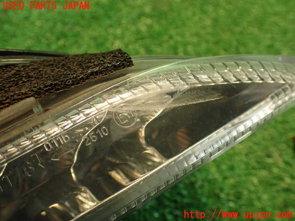 2UPJ-9234051160]スカイライン(ZV37)右ウィンカーレンズ (ジャンク品) 中古_3