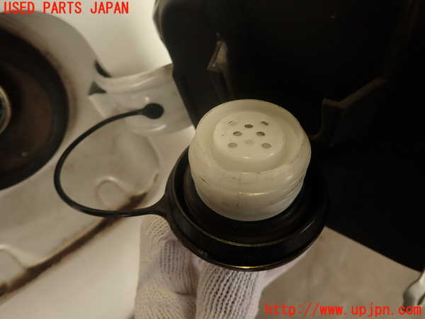 2UPJ-9234051690]スカイライン(ZV37)フューエルリッド 中古_3