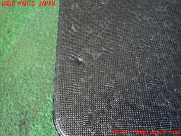 2UPJ-9234057772]スカイライン(ZV37)ラゲッジトレイ2 中古_2