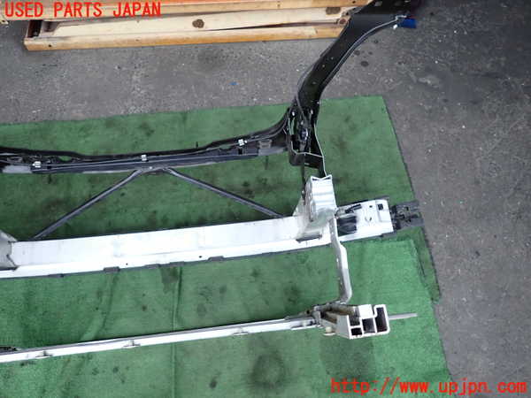 2UPJ-9234061041]BMW 218d グランツアラー(2E20)(F46)コアサポート 中古_4