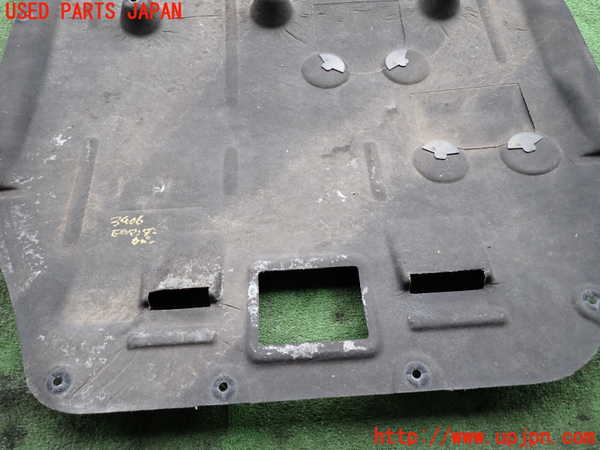 2UPJ-9234062170]BMW 218d グランツアラー(2E20)(F46)エンジンアンダーカバー 中古_3