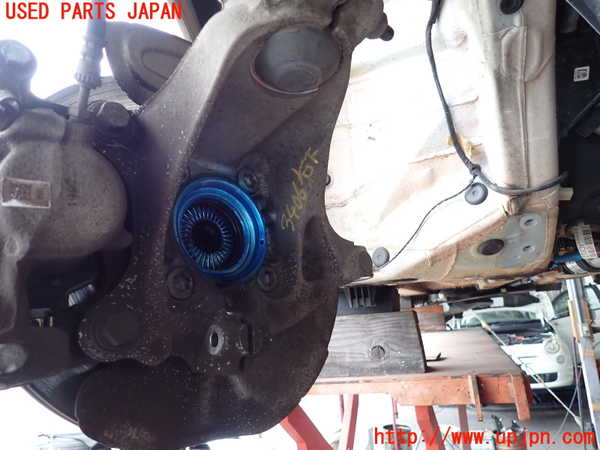 2UPJ-9234064290]BMW 218d グランツアラー(2E20)(F46)右フロントナックルハブ 中古_2