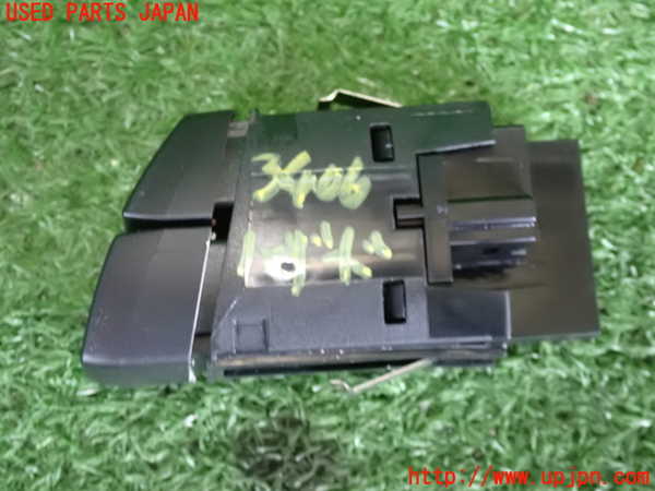 2UPJ-9234066290]BMW 218d グランツアラー(2E20)(F46)ハザードスイッチ 中古_2