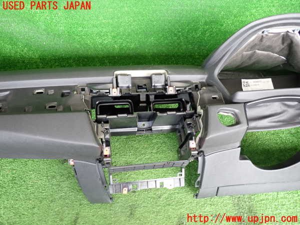 2UPJ-9234067505]BMW 218d グランツアラー(2E20)(F46)ダッシュボード 中古_4