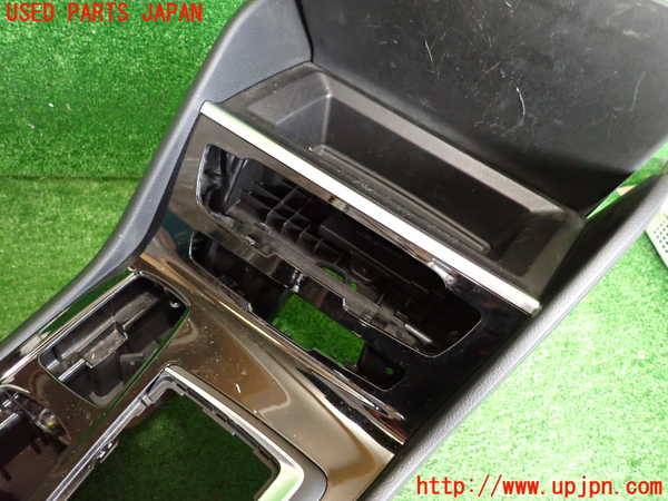 2UPJ-9234067540]BMW 218d グランツアラー(2E20)(F46)センターコンソール 中古_4