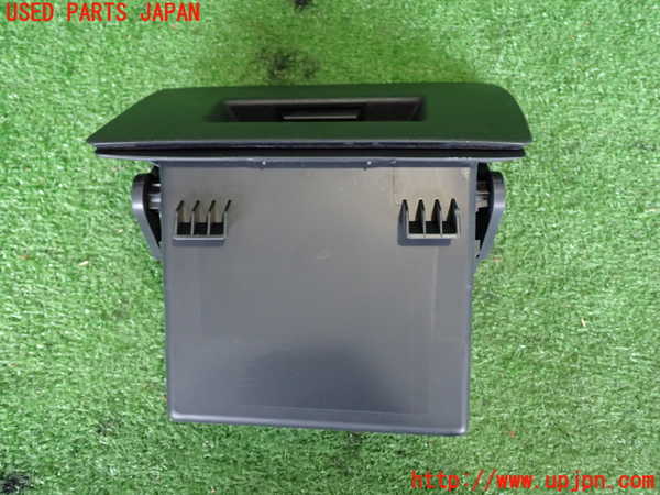 2UPJ-9234067841]BMW 218d グランツアラー(2E20)(F46)小物入れ1 中古_3