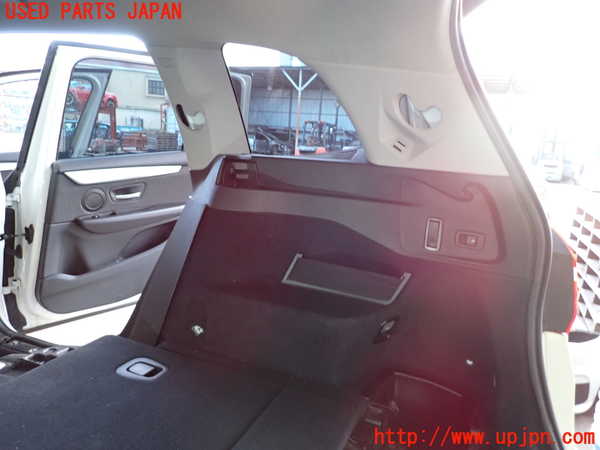 2UPJ-9234067675]BMW 218d グランツアラー(2E20)(F46)右リアピラートリム 中古_2
