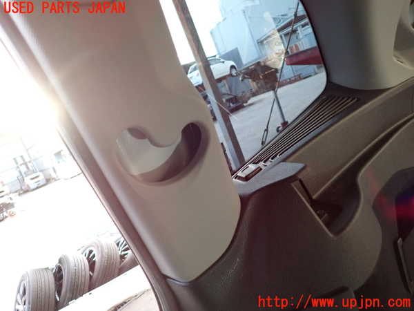 2UPJ-9234067675]BMW 218d グランツアラー(2E20)(F46)右リアピラートリム 中古_3