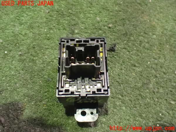 2UPJ-9234076307]スバル・XV HYBRID(GPE)スイッチ2 (シート) 中古_2