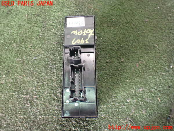 2UPJ-9234076240]スバル・XV HYBRID(GPE)右前パワーウィンドウスイッチ 中古_2