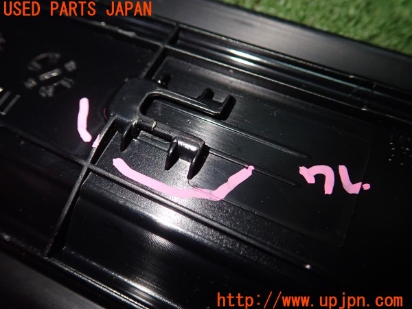 3UPJ=9234080616]BMW 320d(8C20 F30)純正 フロントスカッフプレート_5