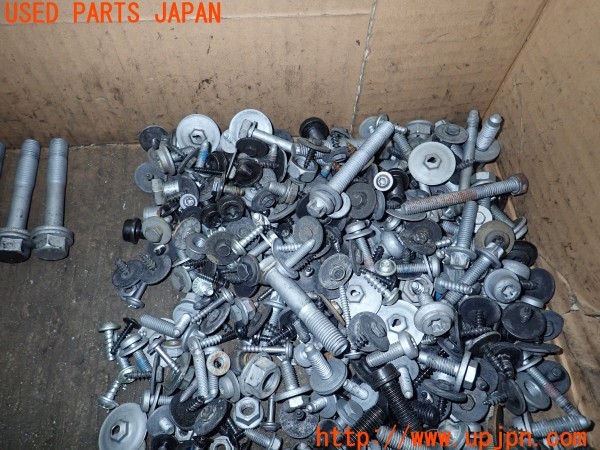 3UPJ=9234080720]BMW 320d(8C20 F30)ネジ・ナット・ステー類 セット ジャンク_4