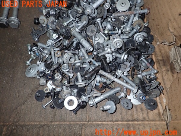 3UPJ=9234080720]BMW 320d(8C20 F30)ネジ・ナット・ステー類 セット ジャンク_5