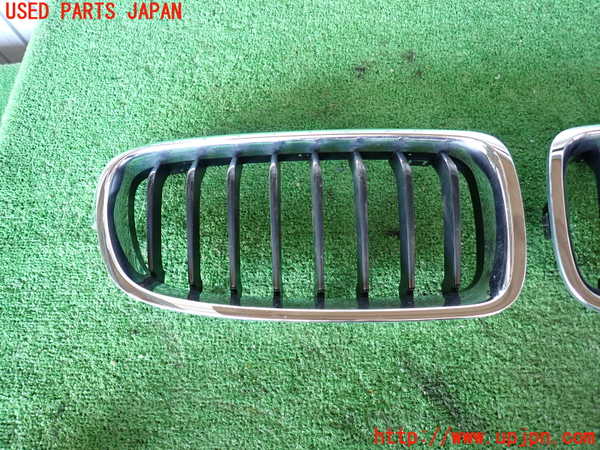 2UPJ-9234081050]BMW 320d(8C20)(F30)ラジエターグリル 中古_3