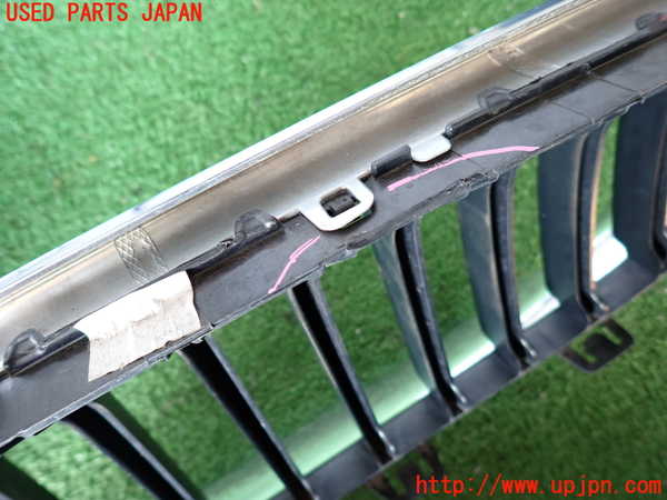 2UPJ-9234081050]BMW 320d(8C20)(F30)ラジエターグリル 中古_4