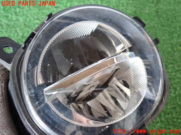 2UPJ-9234081180]BMW 320d(8C20)(F30)右フォグ 中古_2