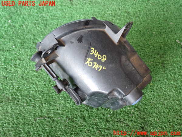 2UPJ-9234081180]BMW 320d(8C20)(F30)右フォグ 中古_4