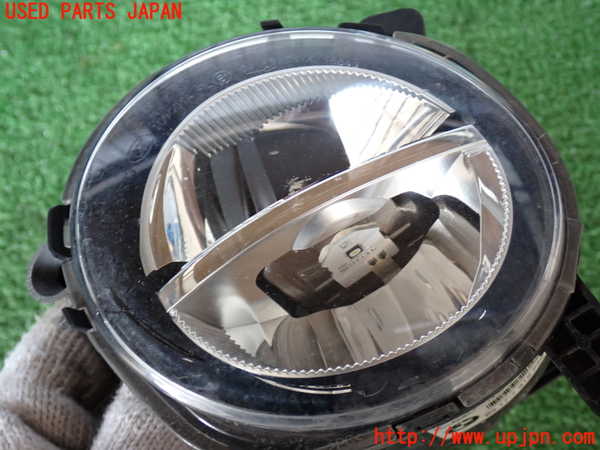 2UPJ-9234081182]BMW 320d(8C20)(F30)左フォグ 中古_2