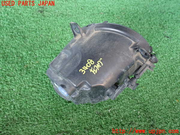 2UPJ-9234081182]BMW 320d(8C20)(F30)左フォグ 中古_4