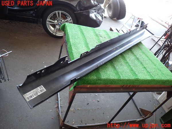 2UPJ-9234081392]BMW 320d(8C20)(F30)左サイドステップ 中古_5
