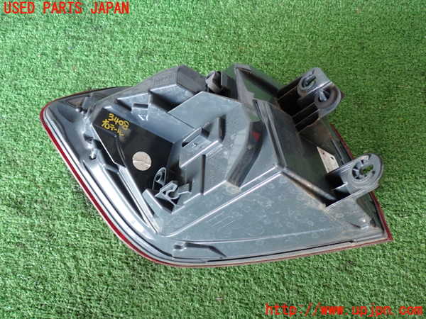 2UPJ-9234081530]BMW 320d(8C20)(F30)右テールランプ 中古_4