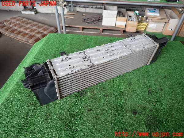 2UPJ-9234082451]BMW 320d(8C20)(F30)インタークーラー1 中古_3