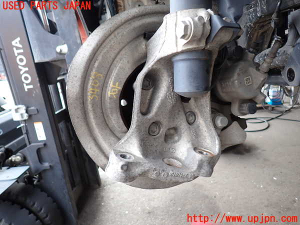 2UPJ-9234084290]BMW 320d(8C20)(F30)右フロントナックルハブ 中古_2