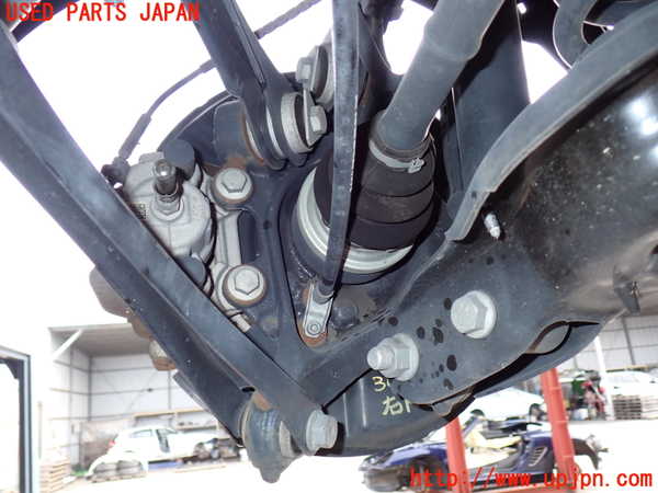 2UPJ-9234084300]BMW 320d(8C20)(F30)右リアナックルハブ 中古_2