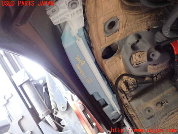 2UPJ-9234086791]BMW 320d(8C20)(F30)ウォッシャータンク1 中古_2