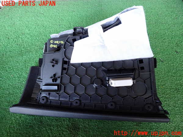 2UPJ-9234087516]BMW 320d(8C20)(F30)グローブボックス1 中古_2