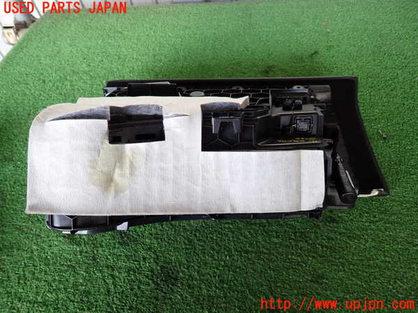 2UPJ-9234087516]BMW 320d(8C20)(F30)グローブボックス1 中古_4