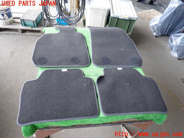 2UPJ-9234087800]BMW 320d(8C20)(F30)フロアマット 中古_4
