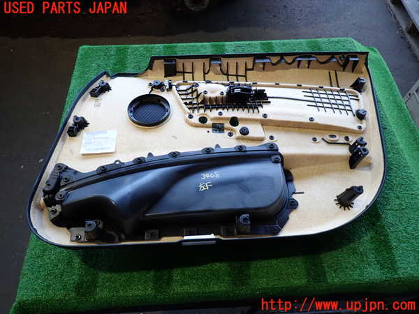 2UPJ-9234081264]BMW 320d(8C20)(F30)左前ドア内張り 中古_3