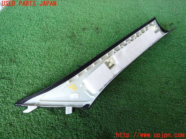 2UPJ-9234087660]BMW 320d(8C20)(F30)左フロントピラートリム 中古_4