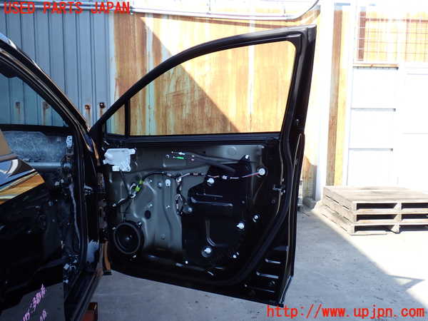 2UPJ-9234111230]カローラ クロス ハイブリッド(ZVG16)右前ドア 中古 AGC M2H4 43R-00034_5