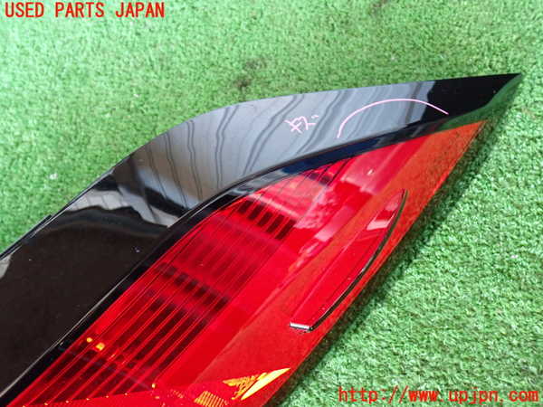 2UPJ-9234111530]カローラ クロス ハイブリッド(ZVG16)右テールランプ 中古_2