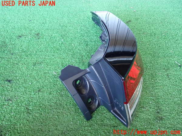 2UPJ-9234111530]カローラ クロス ハイブリッド(ZVG16)右テールランプ 中古_3