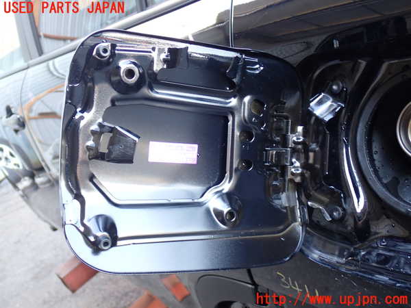 2UPJ-9234111690]カローラ クロス ハイブリッド(ZVG16)フューエルリッド 中古_3