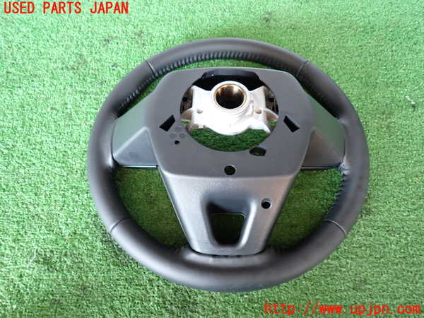 2UPJ-9234117855]カローラ クロス ハイブリッド(ZVG16)ステアリングホイール 中古_4