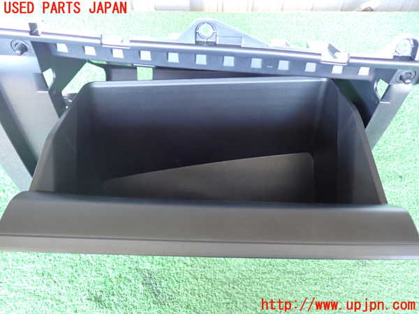 2UPJ-9234117516]カローラ クロス ハイブリッド(ZVG16)グローブボックス1 中古_2